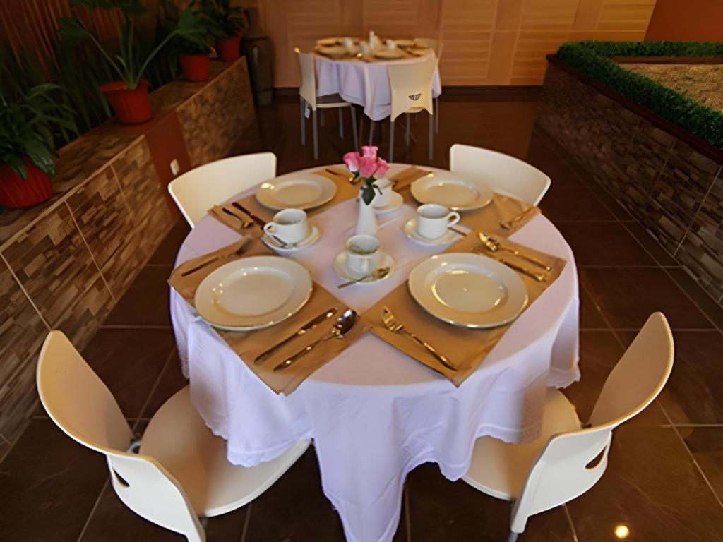 Patria Palace Hotel Blitar Eksteriør billede