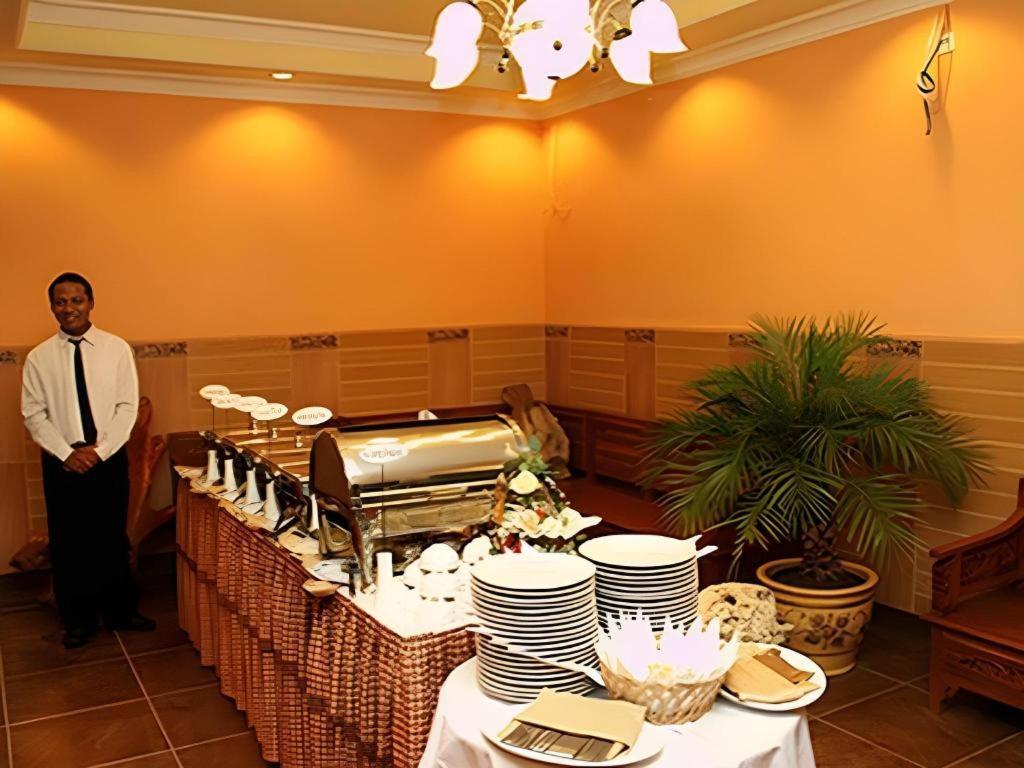Patria Palace Hotel Blitar Eksteriør billede