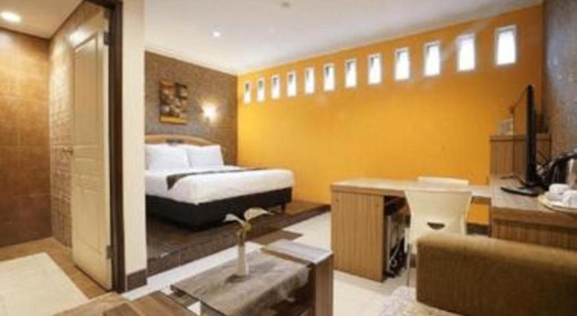 Patria Palace Hotel Blitar Eksteriør billede
