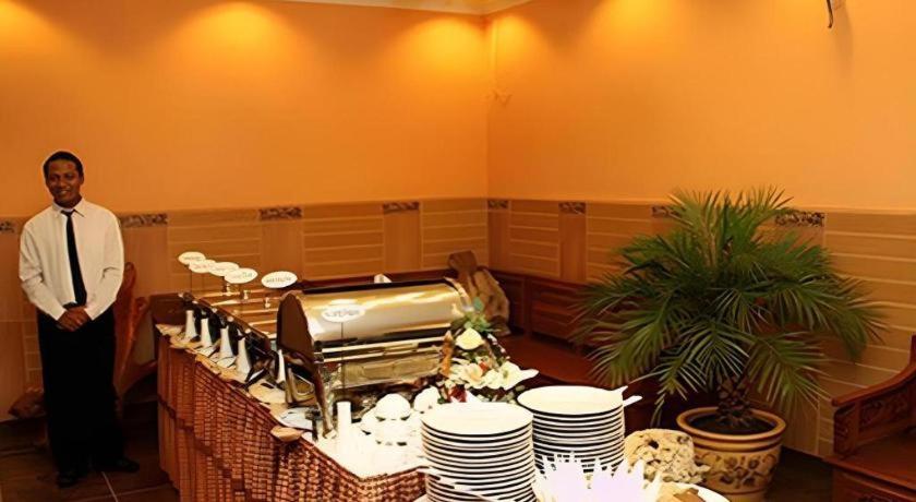 Patria Palace Hotel Blitar Eksteriør billede
