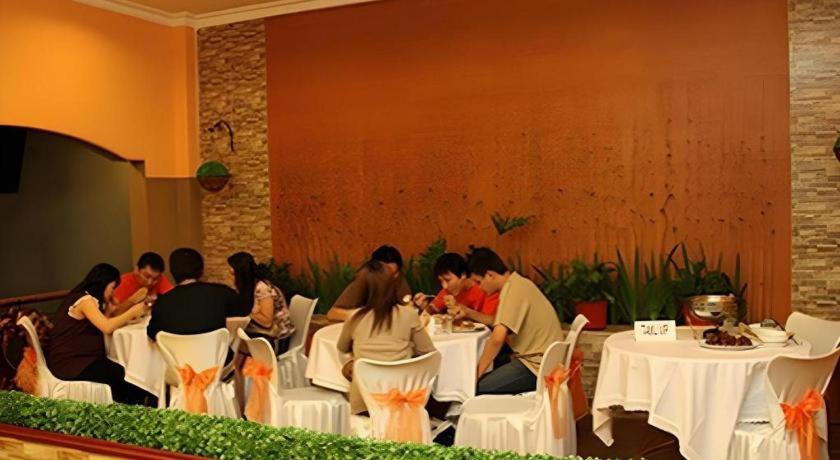 Patria Palace Hotel Blitar Eksteriør billede