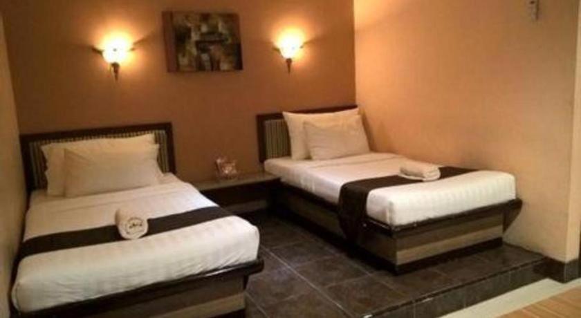 Patria Palace Hotel Blitar Eksteriør billede