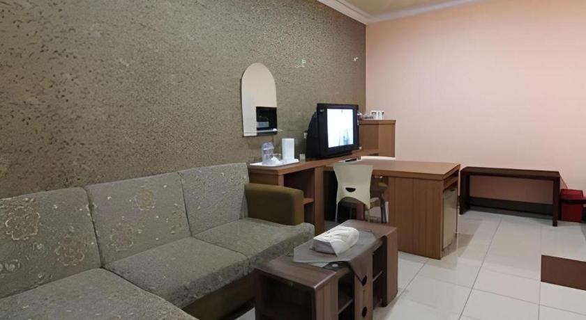 Patria Palace Hotel Blitar Eksteriør billede