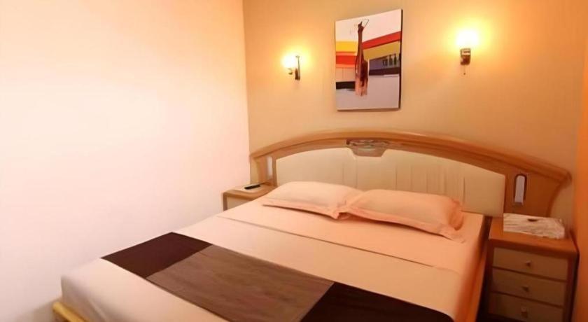 Patria Palace Hotel Blitar Eksteriør billede
