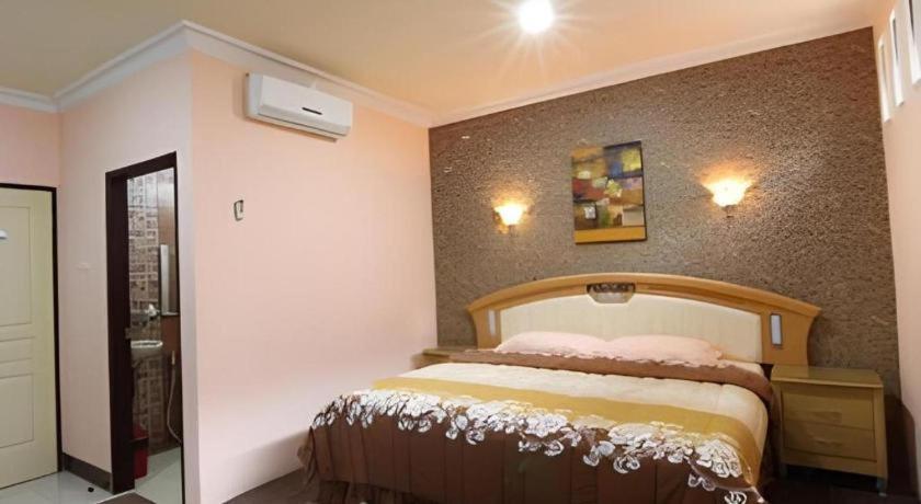 Patria Palace Hotel Blitar Eksteriør billede