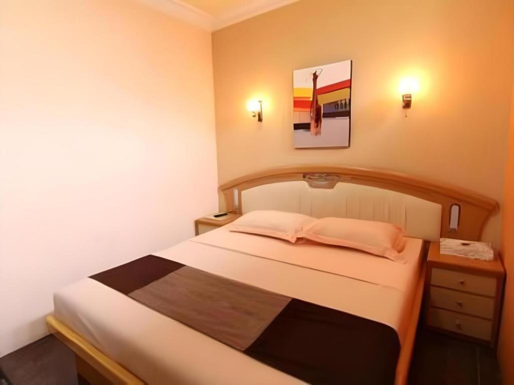 Patria Palace Hotel Blitar Eksteriør billede