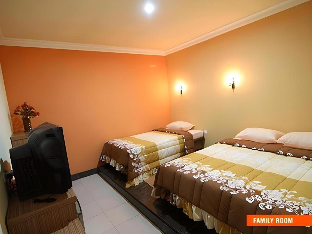 Patria Palace Hotel Blitar Eksteriør billede