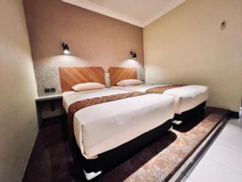 Patria Palace Hotel Blitar Eksteriør billede