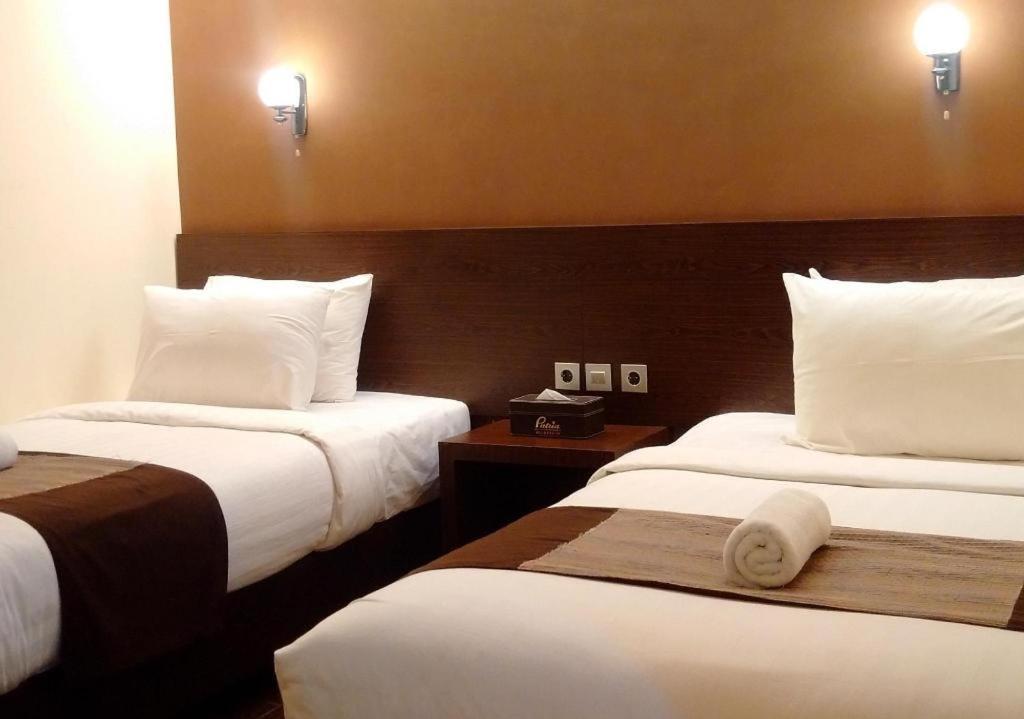 Patria Palace Hotel Blitar Eksteriør billede