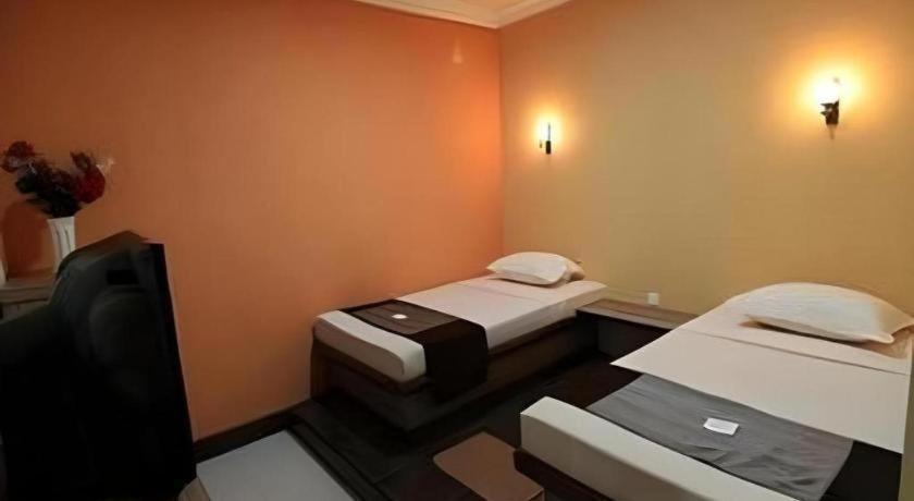 Patria Palace Hotel Blitar Eksteriør billede