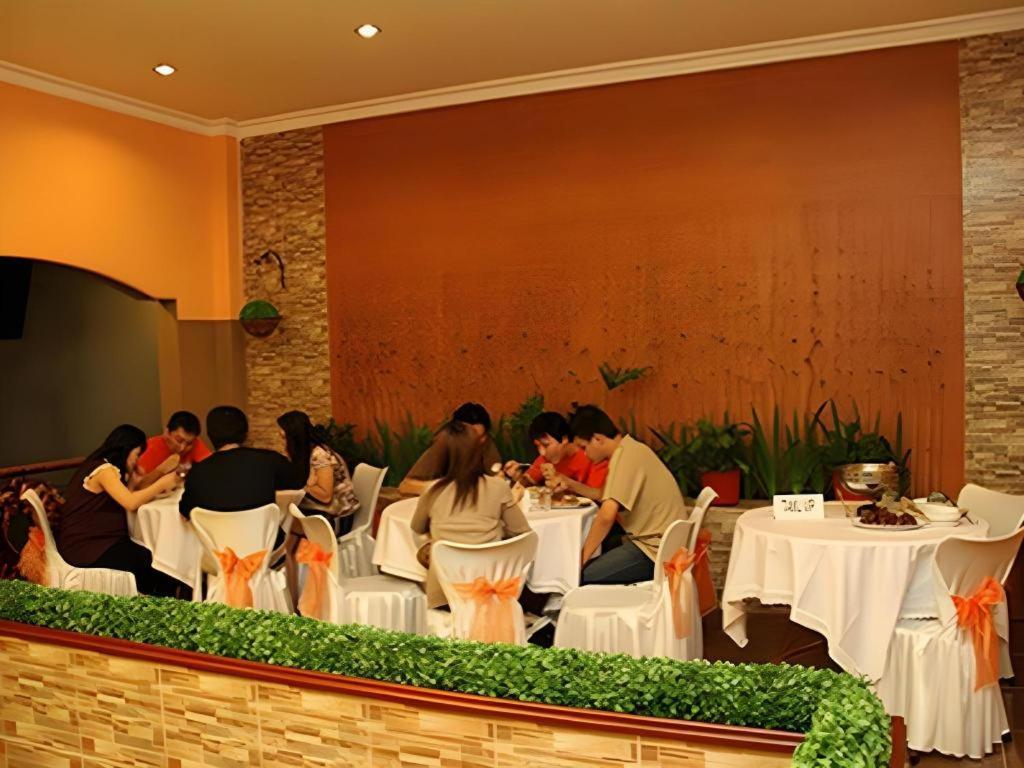 Patria Palace Hotel Blitar Eksteriør billede