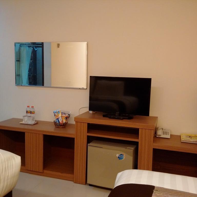 Patria Palace Hotel Blitar Eksteriør billede