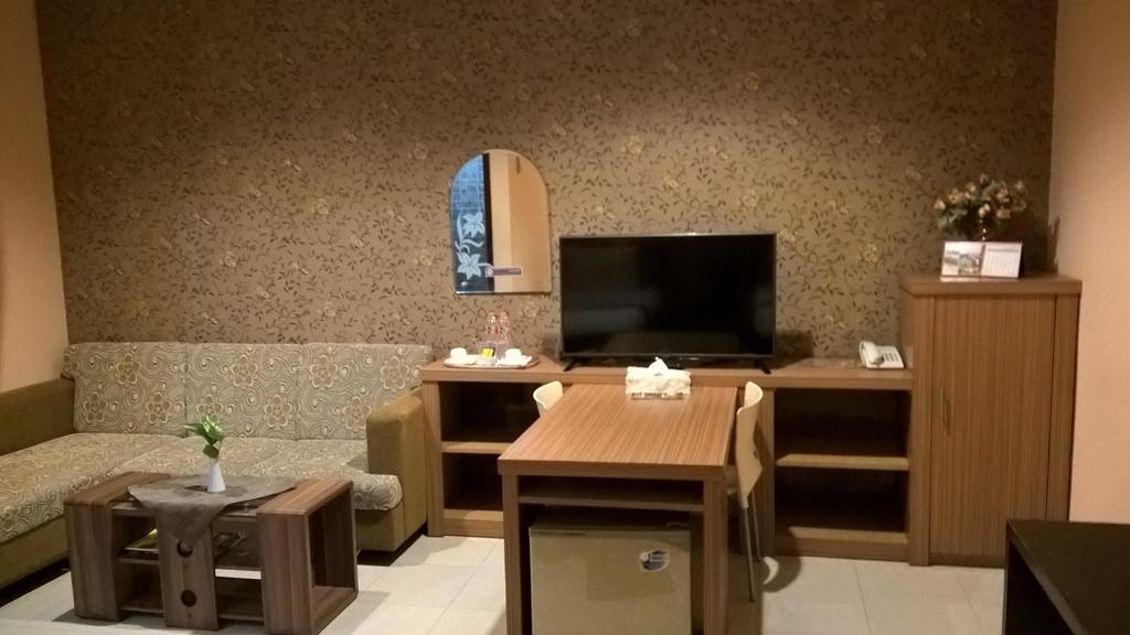 Patria Palace Hotel Blitar Eksteriør billede