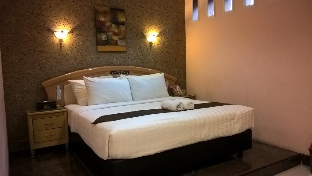 Patria Palace Hotel Blitar Værelse billede