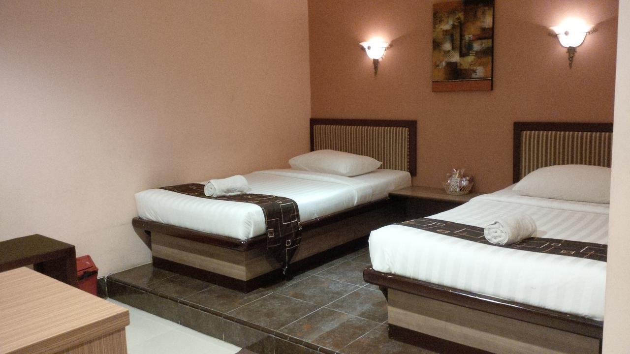 Patria Palace Hotel Blitar Værelse billede